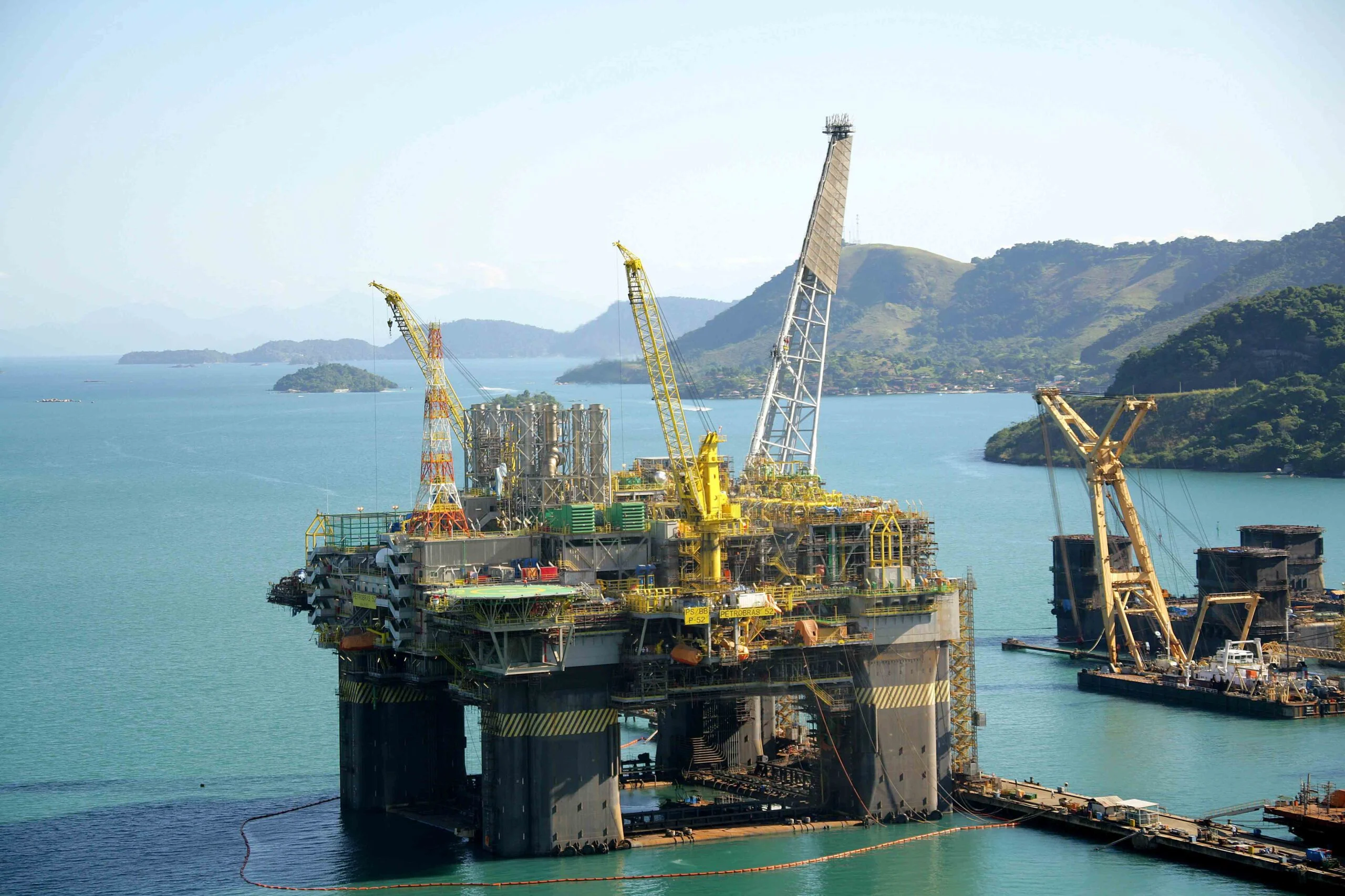 Governo publica prorrogação de imposto sobre exportação de petróleo
