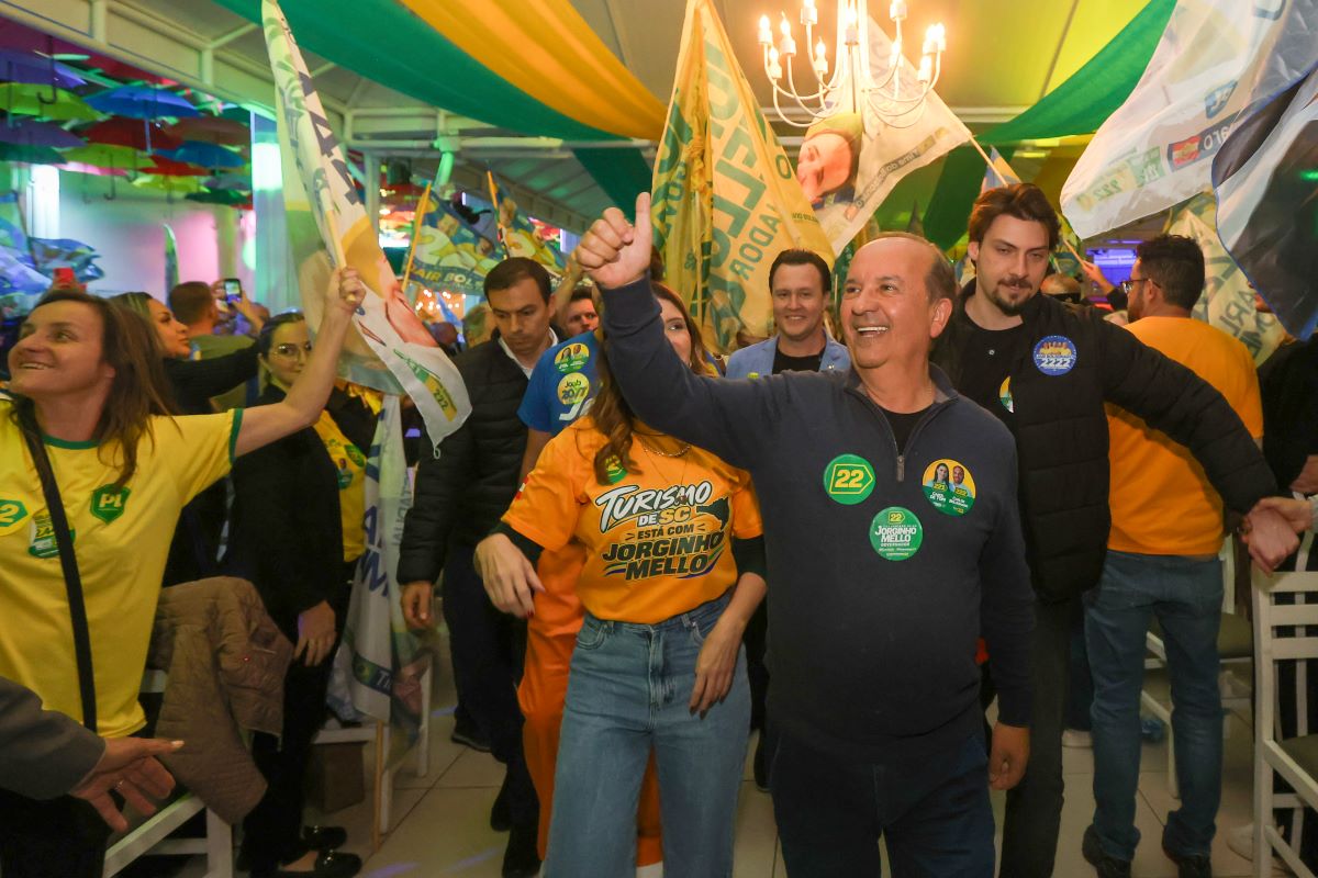 Em Balneário Camboriú Jorginho Mello reúne 2 mil pessoas e recebe apoio do trade turístico para seguir transformando Santa Catarina
