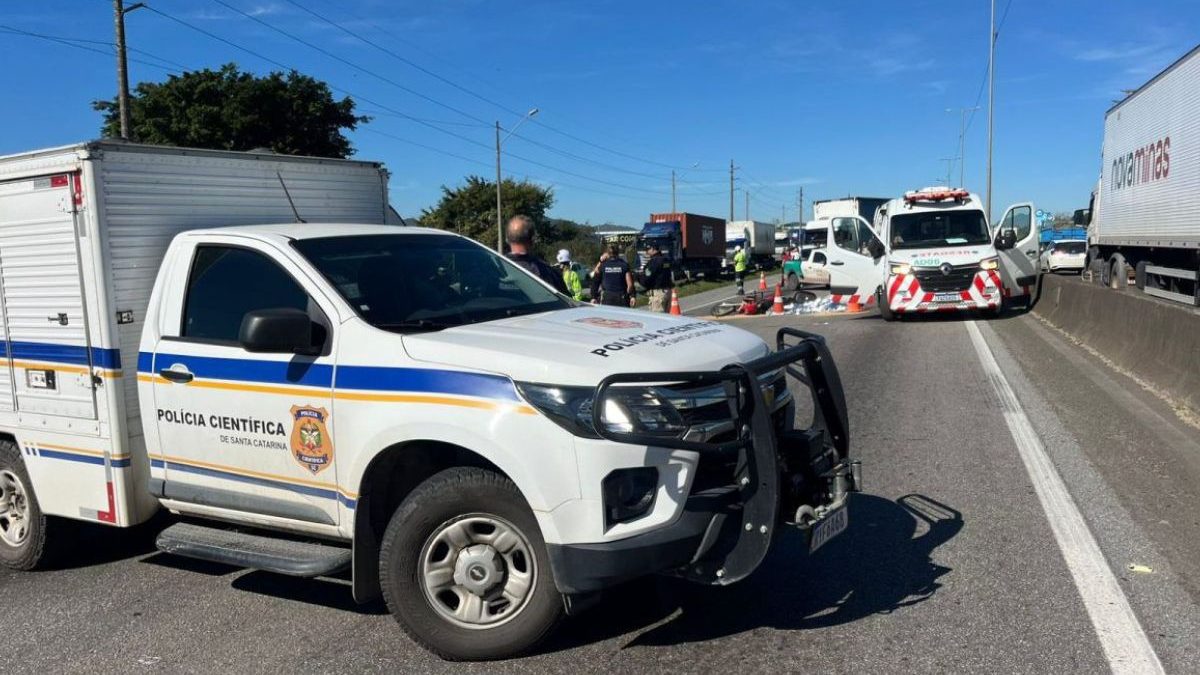 Homem de 46 anos morre após ser atropelado na BR-101 e motorista abandona local do acidente sem prestar socorro em SC