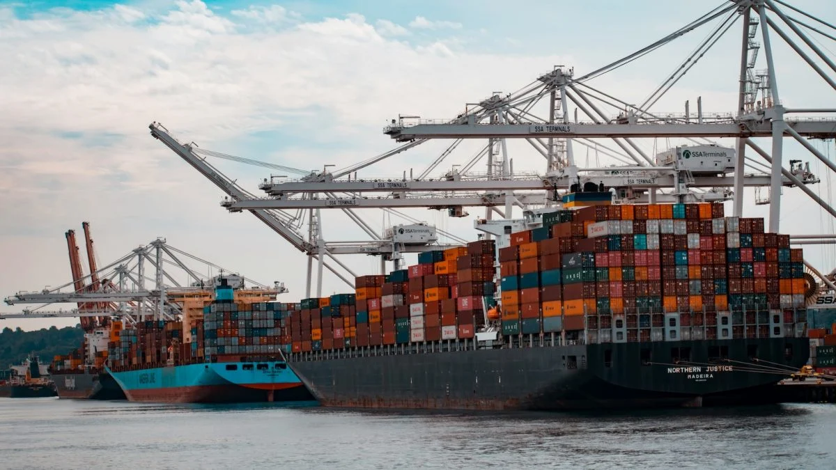 Deficit comercial dos EUA sobe 24,4% em julho, para US$ 88,6 bilhões