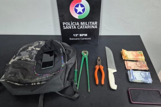 Homem rouba farmácia e é encontrado pela PM em conveniência com celular levado do estabelecimento