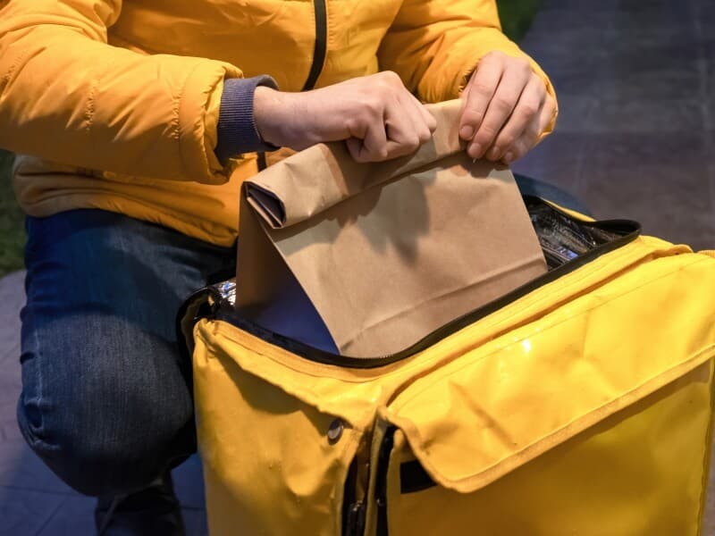 Guerra no delivery pode afetar relação com a China, diz especialista