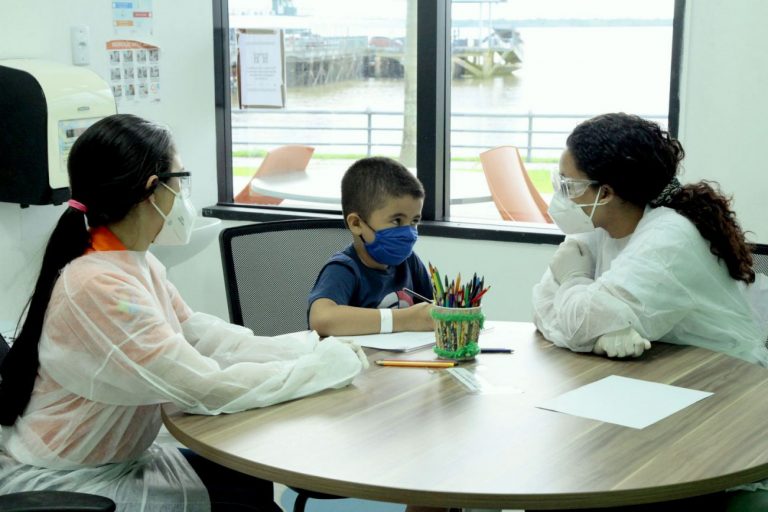 Comissão aprova regras para acompanhante de autistas na saúde