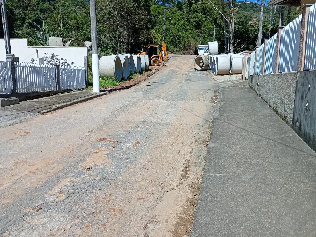 Obras pede retirada de veículos até as 7h para drenagem na Rua Hermínio Pavesi