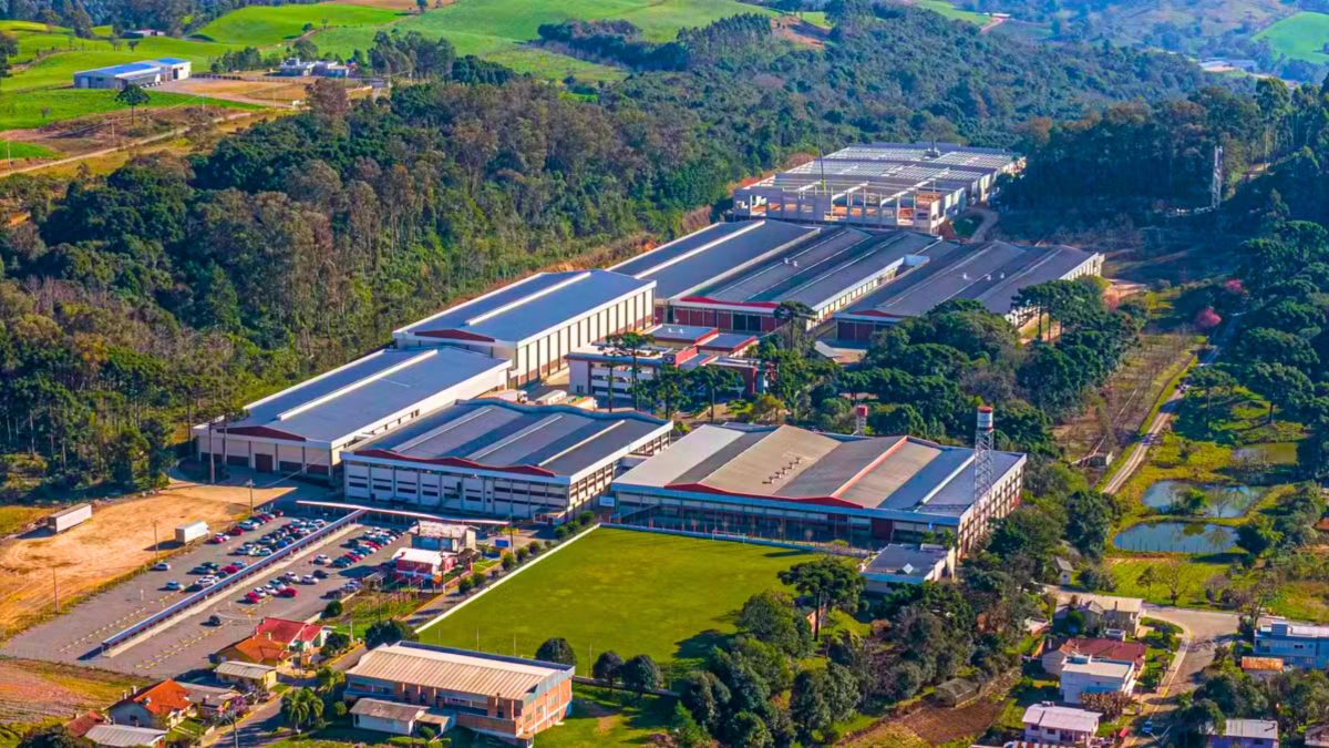 Gigante das embalagens investe R$ 65 milhões em megafábrica em cidade de 6 mil habitantes para fabricar 250 caixas de pizza por minuto