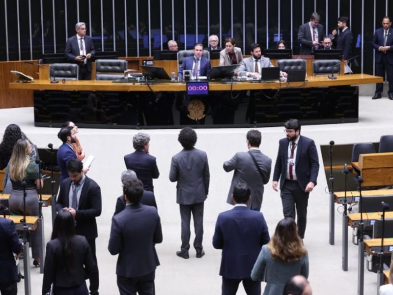 Câmara aprova MP do fim da taxa das blusinhas; texto vai ao Senado
