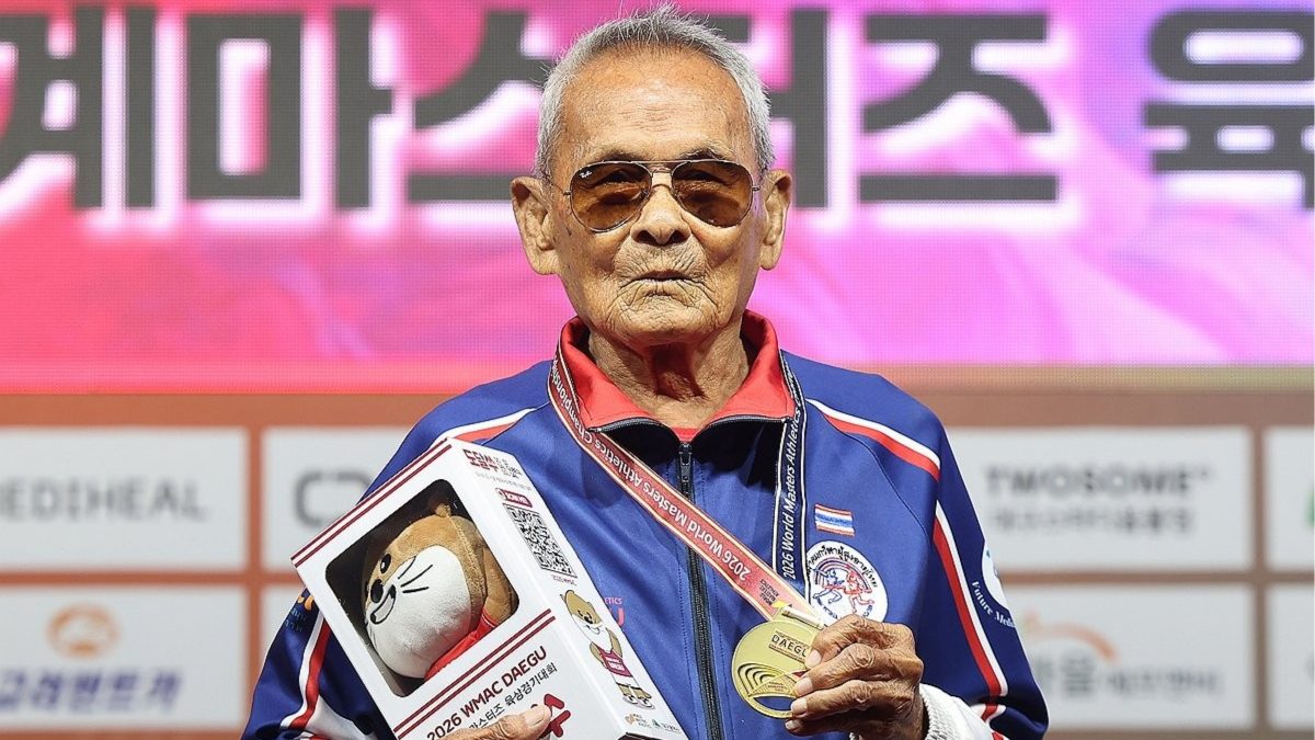 Aos 106 anos, tailandês conquista dois ouros no Mundial e bate recorde no lançamento de disco após começar a treinar aos 80