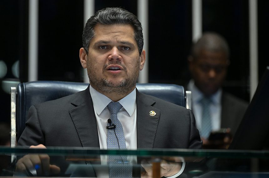 Davi condena ataques recebidos em redes sociais