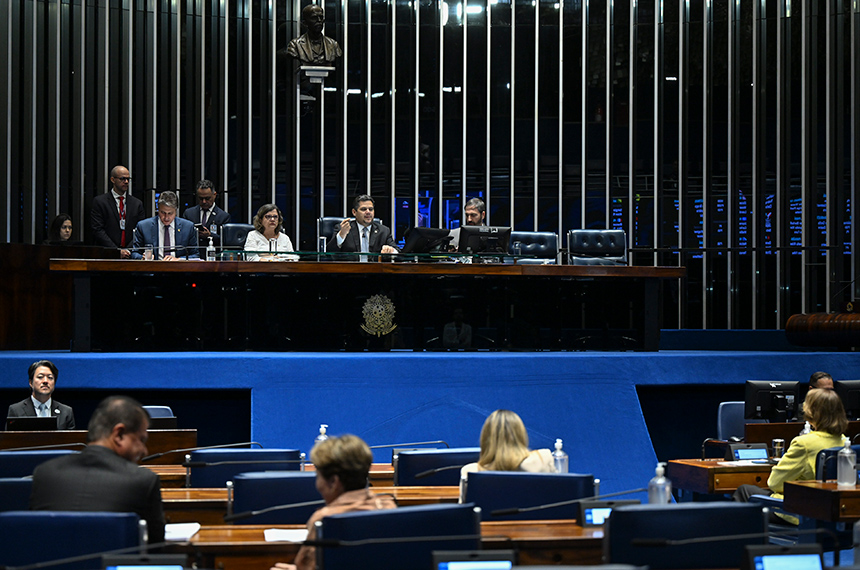 Senado aprova medida provisória para diminuir filas do INSS
