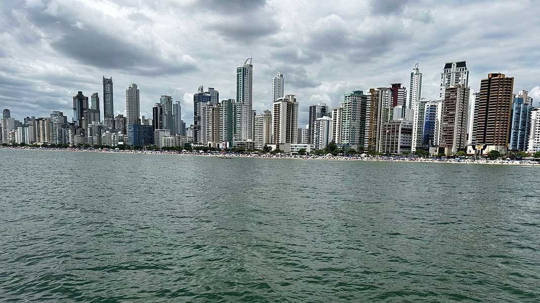 Fim de semana do feriadão de Independência terá chuva e queda nas temperaturas em Balneário Camboriú