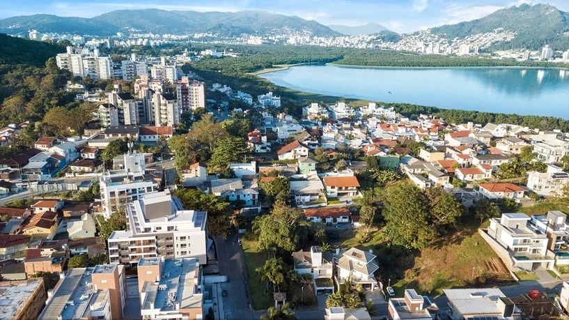 Casan faz obras de saneamento e bloqueia ruas em bairros de Florianópolis; intervenções no trânsito começam na próxima semana
