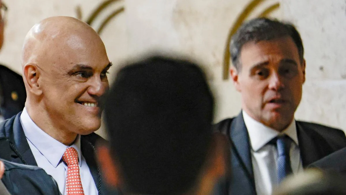 Moraes pede para investigar Mendonça em inquérito das fake news
