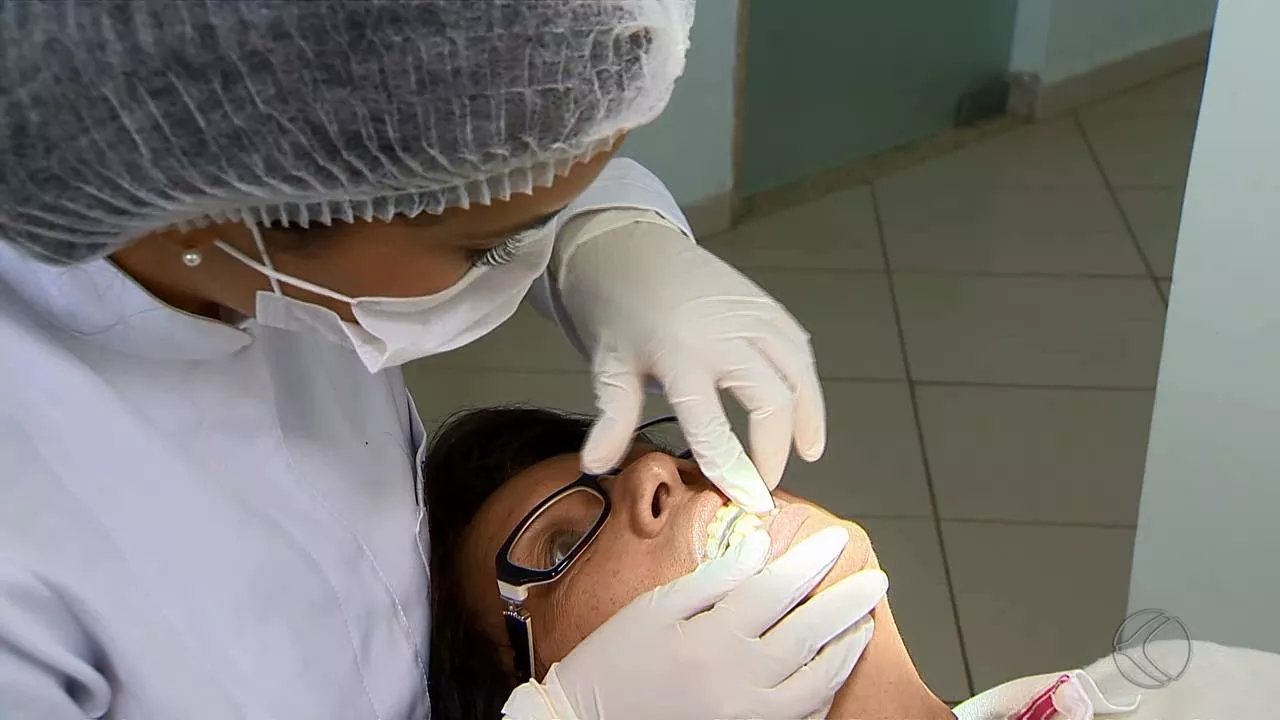 Bocejo pode tirar a mandíbula do lugar? Especialista explica caso de jovem do DF que viralizou