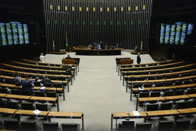 Busca pelos votos dos indecisos na corrida ao Congresso Nacional