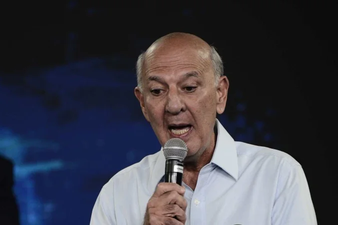 Arruda vai recorrer ao TSE por candidatura ao GDF e segue em campanha