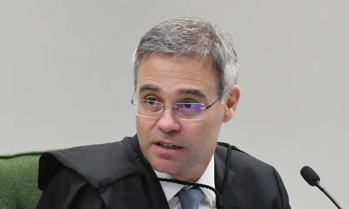 Instituto do qual Mendonça se afastou recebeu R$ 11,5 milhões de órgãos públicos sem licitação