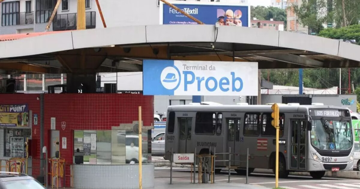 Trabalhador morre em terminal de ônibus de Blumenau