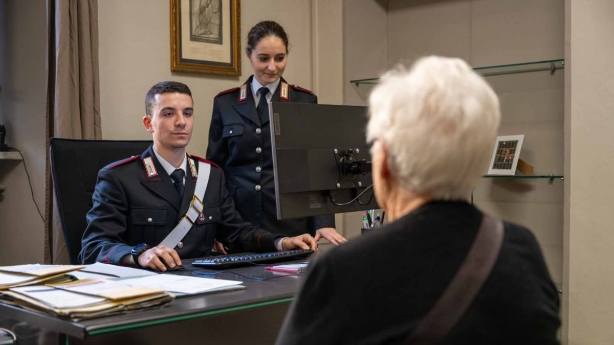 Mulher de 85 anos arma armadilha contra falsos policiais e ajuda a prender quadrilha, era o terceiro golpe que ela frustrava em dois anos