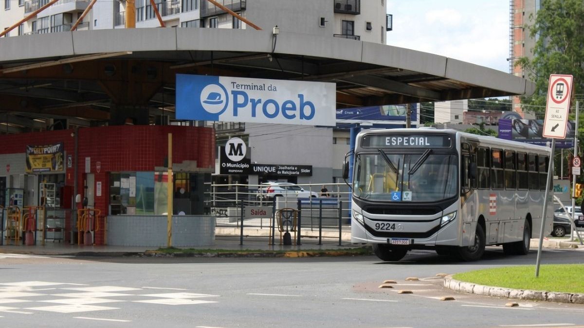 Trabalhador de 45 anos passa mal e morre em terminal de ônibus em Blumenau