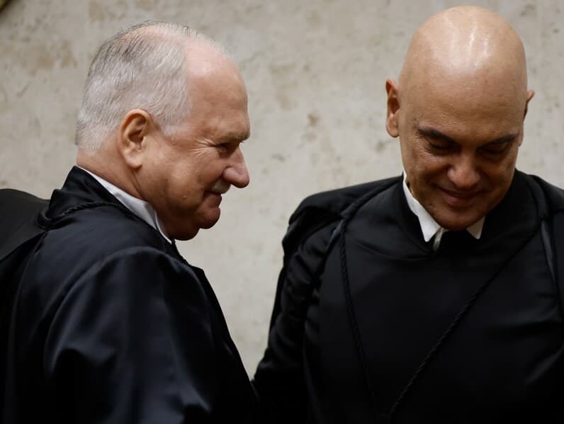 Fachin manda PGR avaliar pedido de Moraes contra André Mendonça