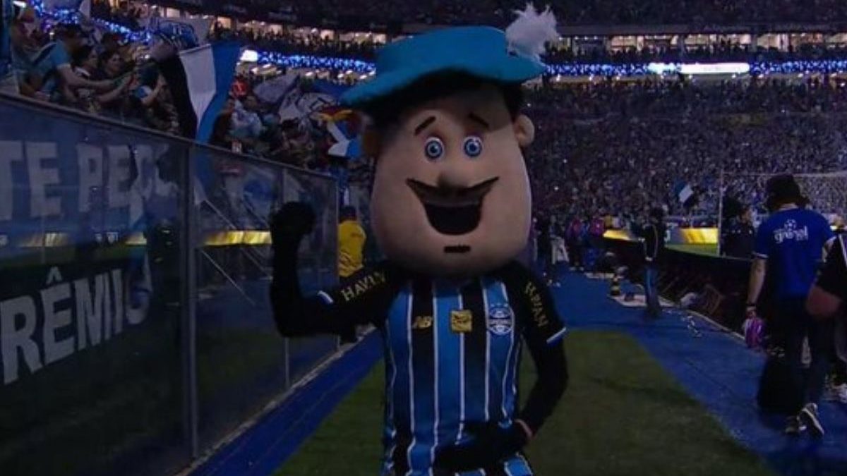 VÍDEO: Grêmio toca valsa para provocar o Inter após classificação na Copa do Brasil e rivalidade histórica volta a agitar as redes sociais