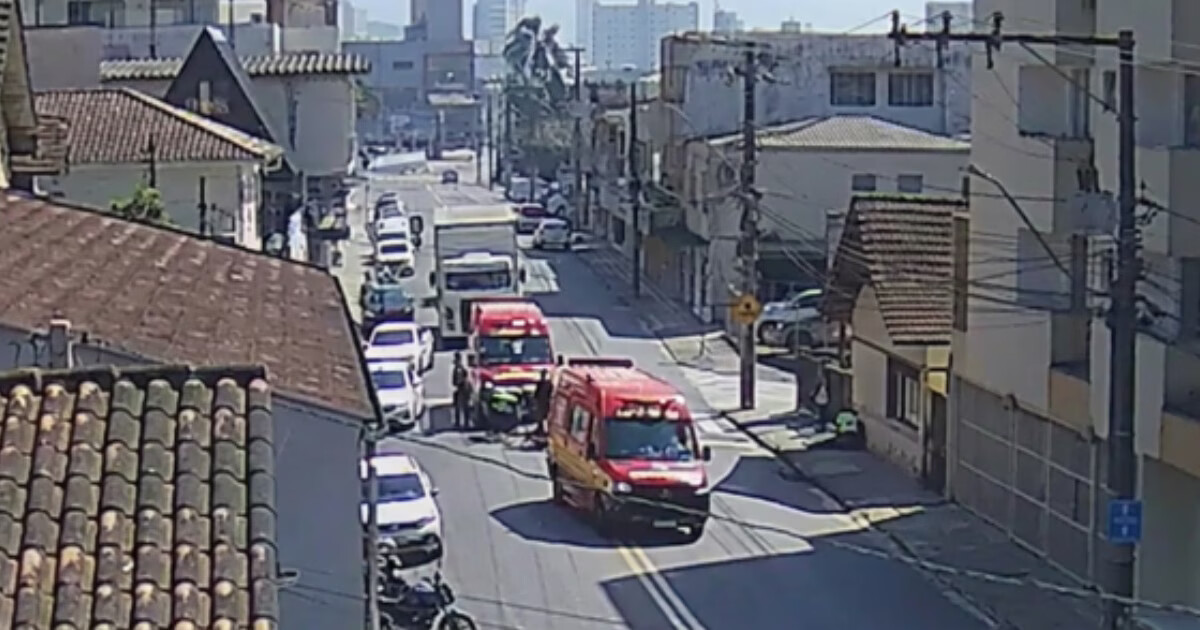 Pedestre é atropelado por motociclista na Primeiro de Maio, em Brusque
