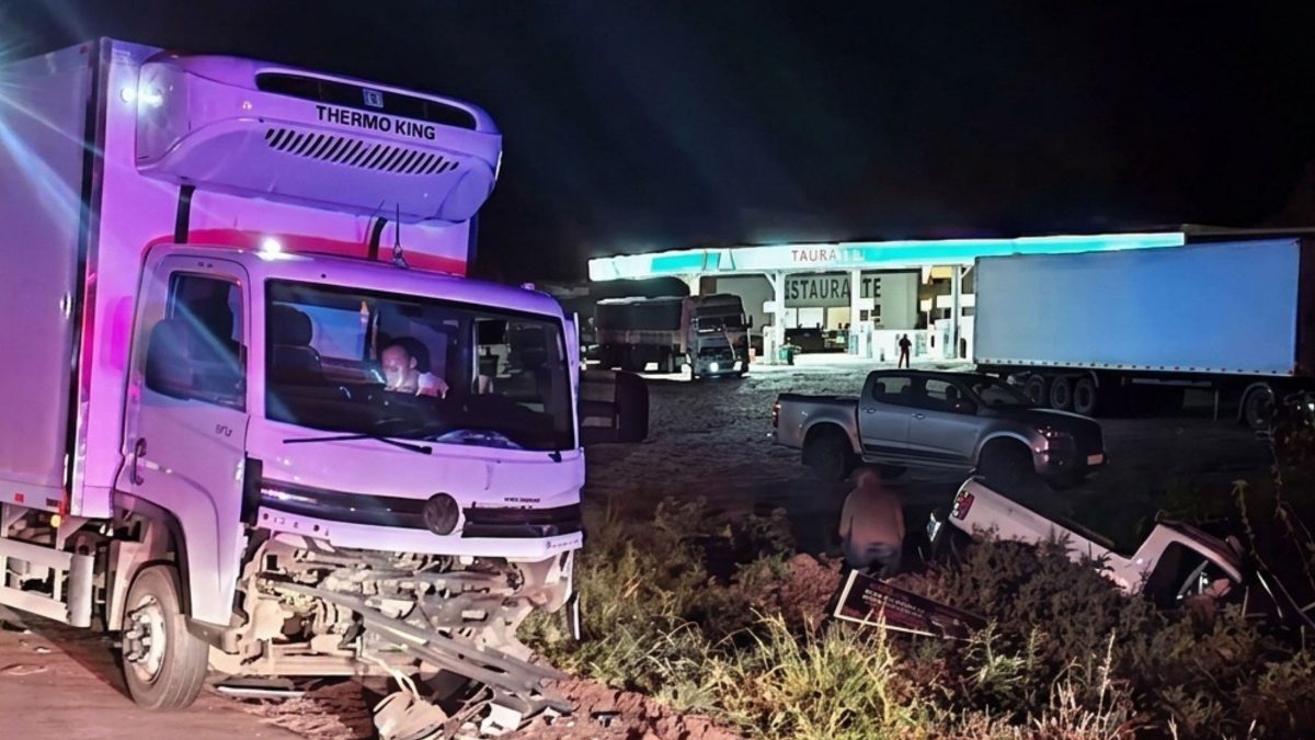 ‘Pior dia da minha vida’: esposa lamenta morte de marido de 45 anos após Saveiro bater contra caminhão na BR-282 em SC