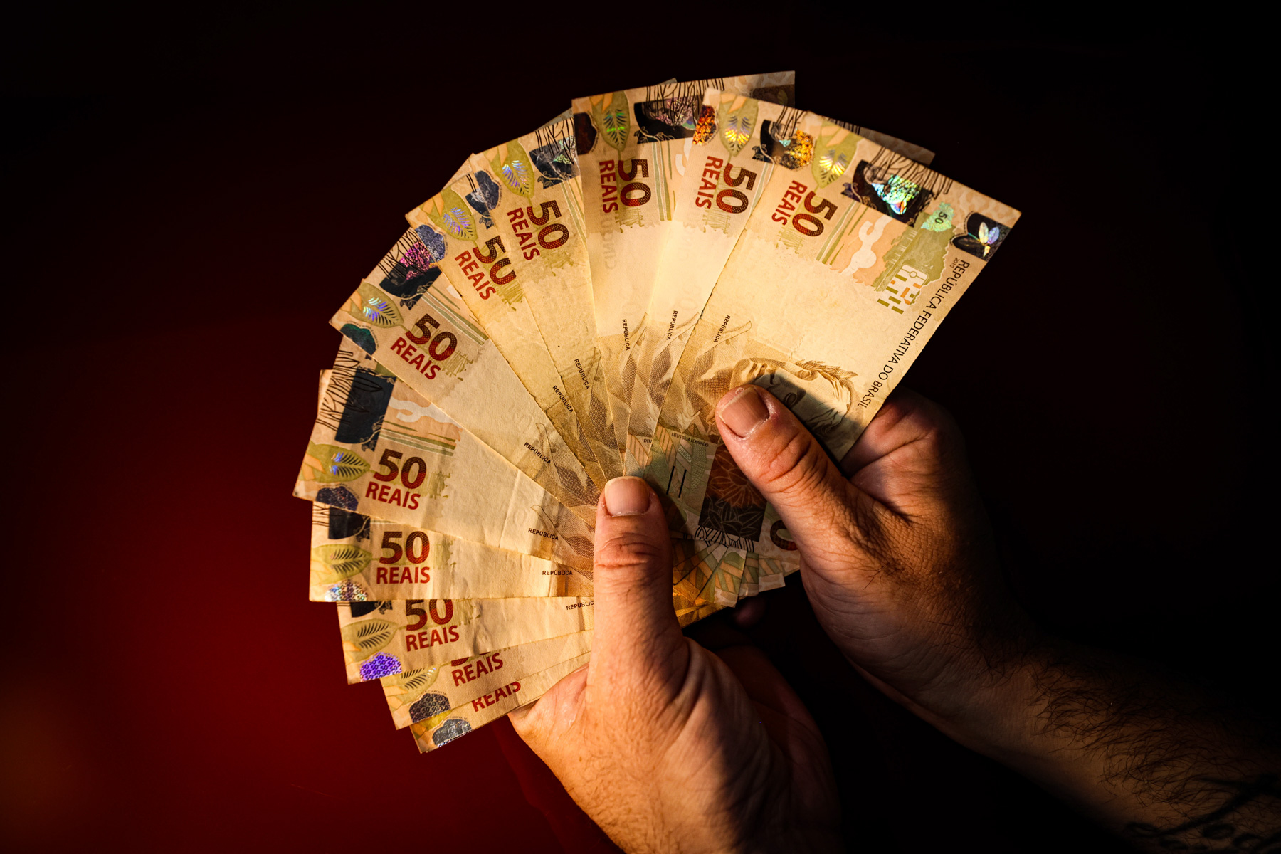 Idoso perde R$ 26 mil após ligação criminosa com oferta de benefício social