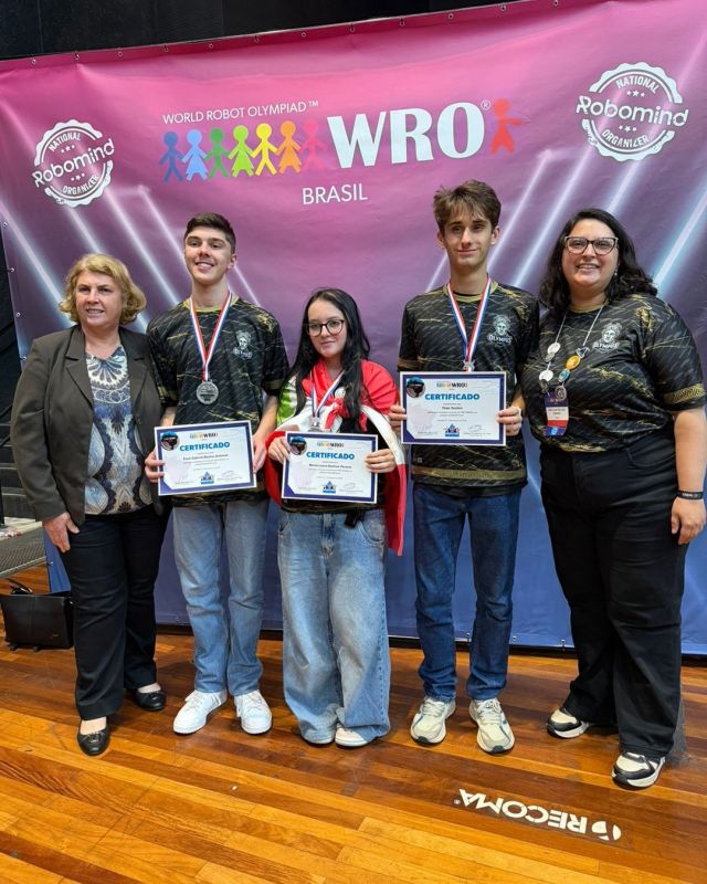 Estudantes de Itajaí ficam a oito pontos do título nacional de robótica