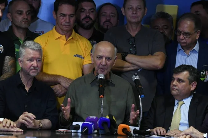 Arruda diz que vai seguir com campanha na rua enquanto TSE julga recurso