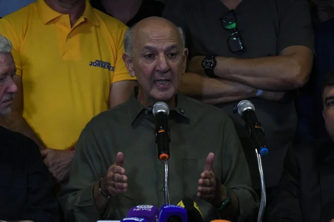 "Alguma coisa está fugindo do razoável", diz Arruda sobre decisão do TRE