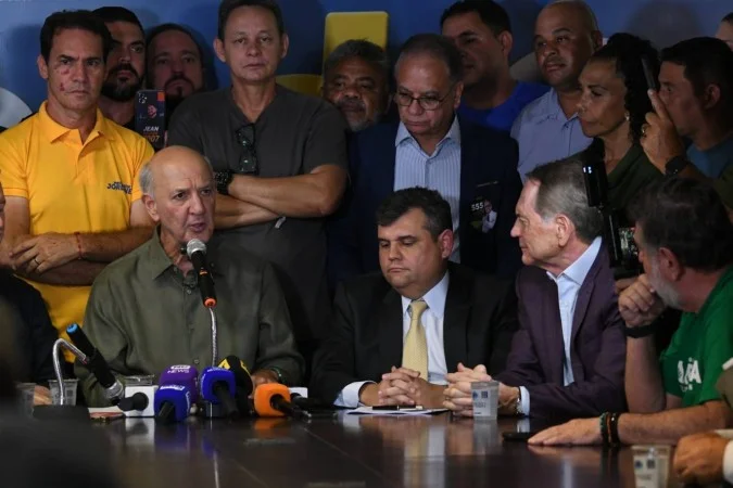 "Vou até o fim", diz Arruda sobre candidatura ao GDF