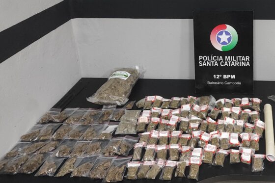 PM investiga tele-entrega e apreende mais de 2,6 kg de drogas em dois endereços de Camboriú