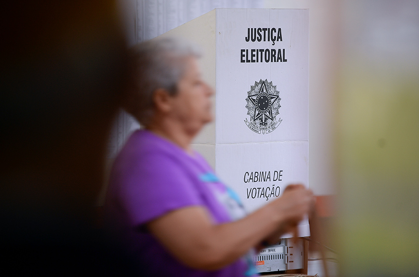 Quando votar é uma escolha: o direito de comparecer ou não às urnas