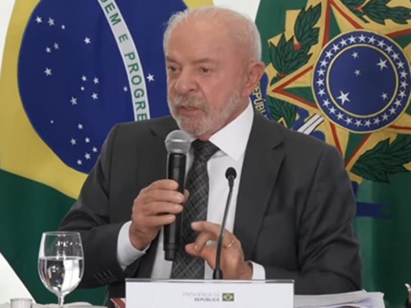 Ao lado de Fachin, Lula critica uso de cargo para benefício pessoal