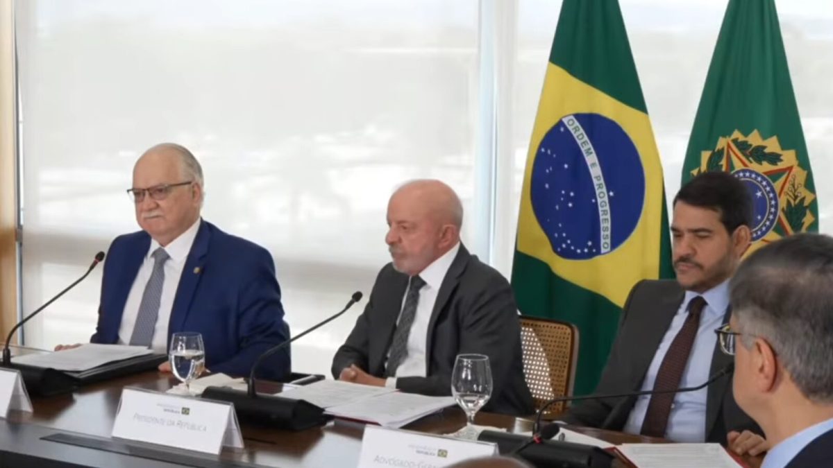 Lula cobra Fachin e Gonet em meio à crise: ‘Responsabilidade está nas costas de vocês’
