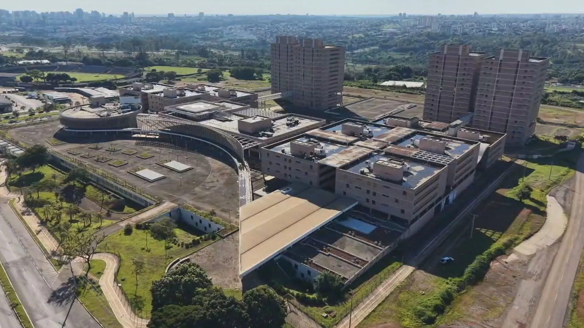 Centro Administrativo do DF, em Taguatinga, começa a receber servidores após 12 anos fechado