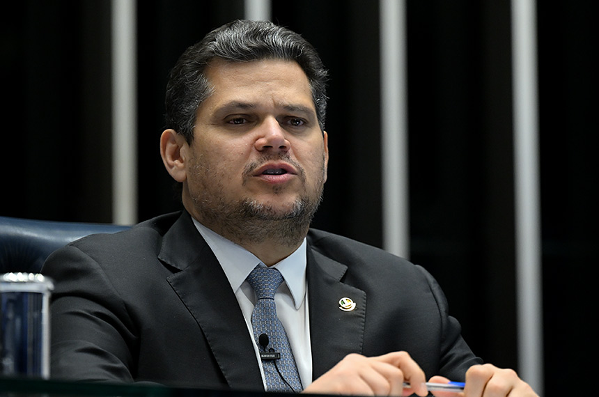 Davi comemora autorização para busca de petróleo na costa do Amapá
