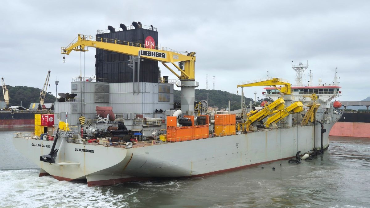 Maior porto de SC investe R$ 8 milhões em megaoperação com draga gigante de 166 metros