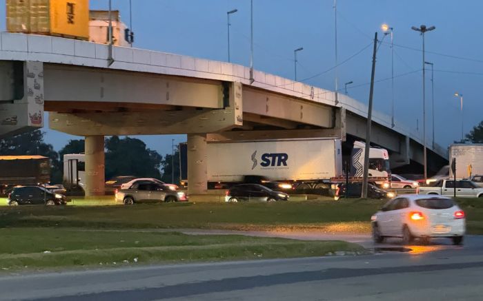 Fila da BR 101 no sentido sul tá quase na frente da Havan de Barra Velha
