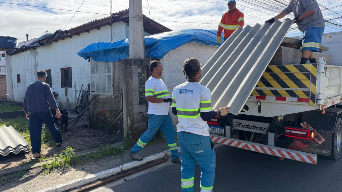 Operação de entrega de telhas atende 2 mil famílias e passa de 50 mil unidades distribuídas em Florianópolis