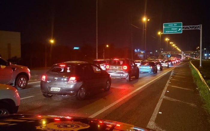 BR 101 está parada na região de Itajaí