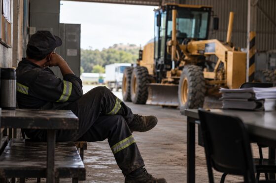 Servidor passa 6 meses indo ao trabalho só para ficar sentado e será indenizado por ‘ócio forçado’ em SC