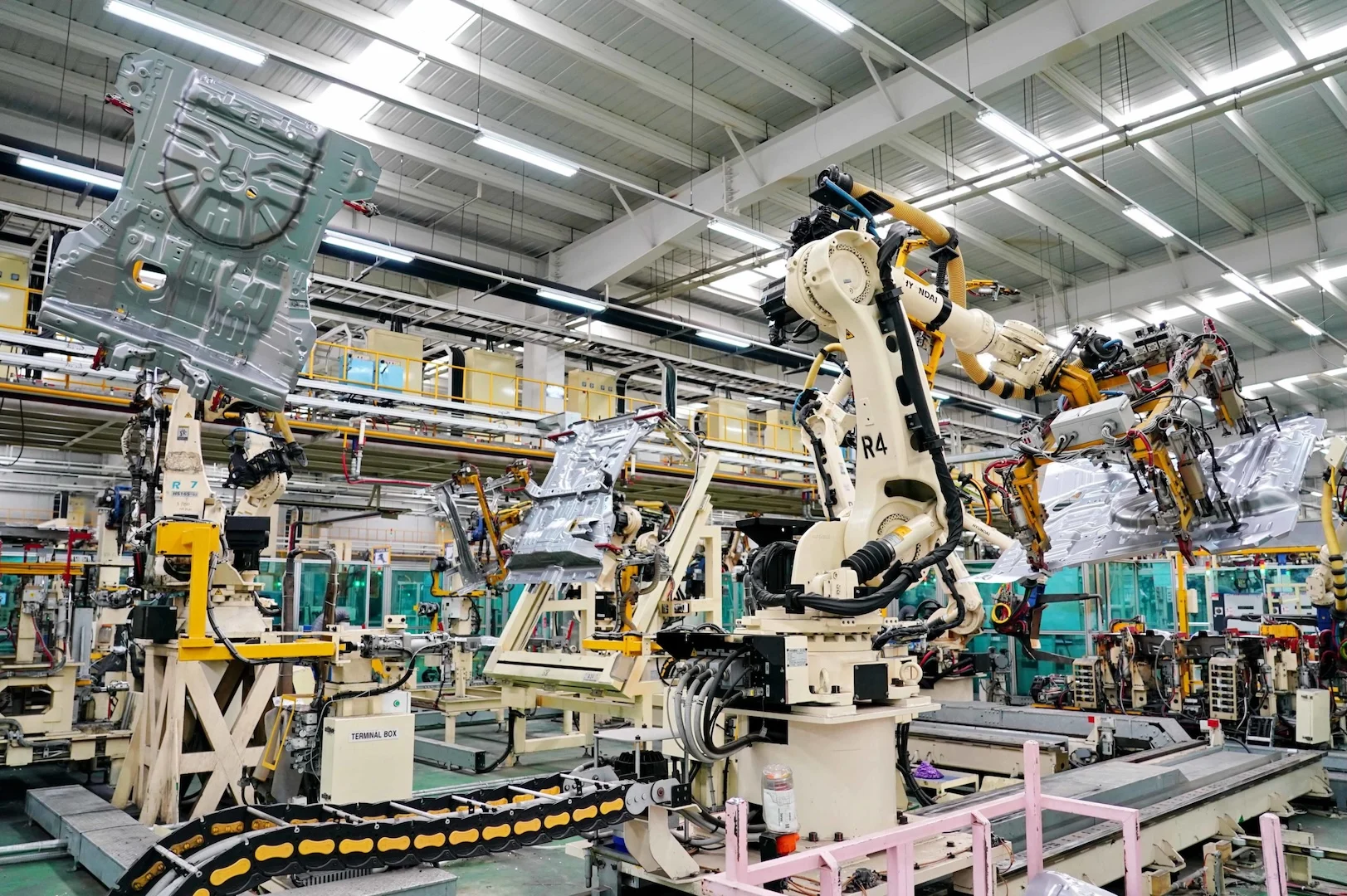 China retoma o ímpeto com o aumento do emprego e do capital