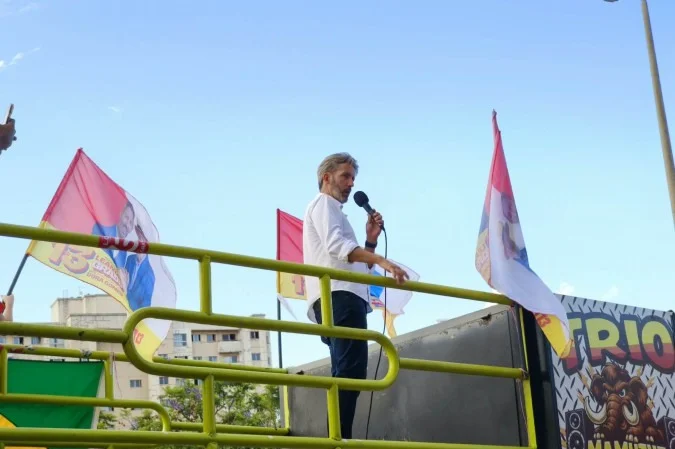Grass comenta sobre esforços na última semana de campanha e pede debate