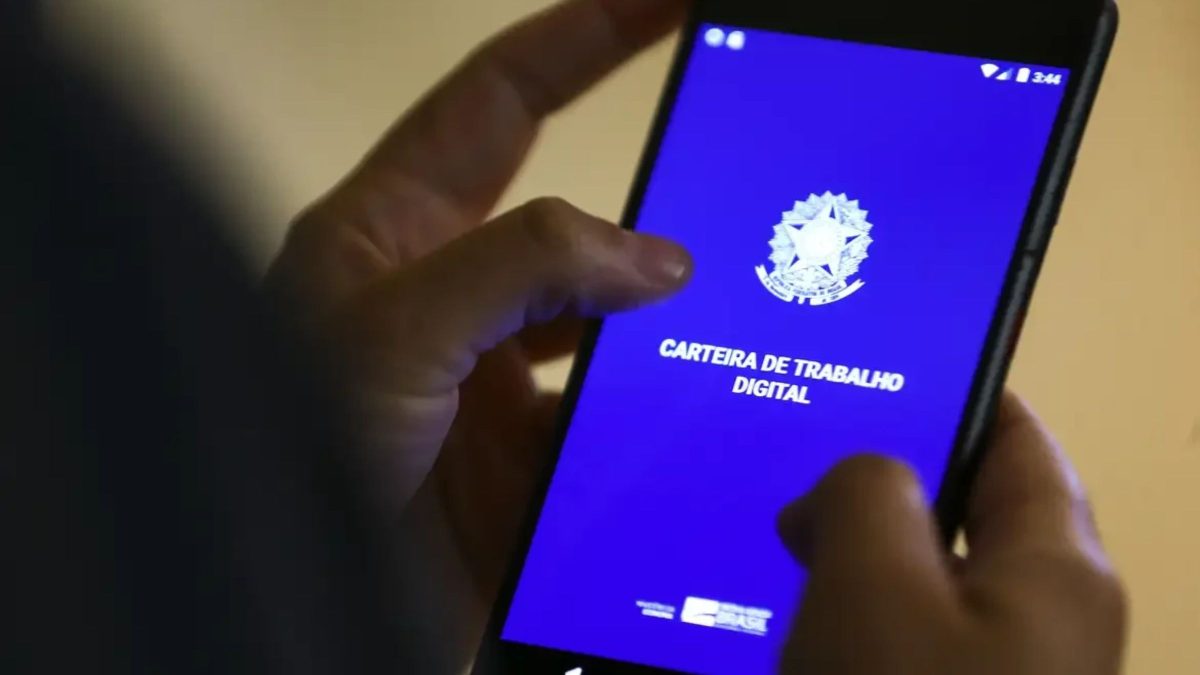 Perdeu o emprego? Veja o passo a passo para solicitar seus benefícios pelo celular
